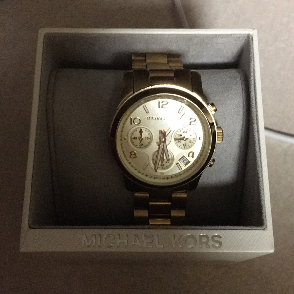 Good Michael kors watch.Comes with box gently worn
